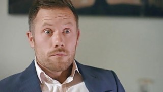 Chuyến đi tàu điện bất ổn của em học sinh nữ trên đường về nhà