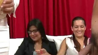 Cuộc sống nghèo khó, cậu em trai bán chị gái mong được đổi đời