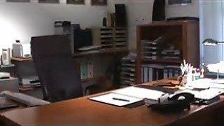 Để vợ Tsumugi Akari ở nhà cho cấp dưới địt