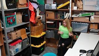 Cái miệng hư hỏng sinh ra chỉ để mút cu