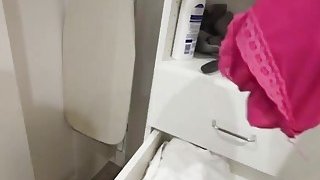 Người đẹp mảnh mai trong bộ sườn xám được khen ngợi có ngoại hình giống Mạc Hy Vỹ đang tham gia dịch vụ hẹn hò trả phí. Bạn không thể biết từ dáng người nhỏ nhắn của cô ấy rằng cô ấy rất dâm đãng và đam mê trên giường, và cô ấy sắp làm hỏng cái "cô bé" của mình...