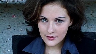 Các cặp đôi trung niên Trung Quốc quan hệ tình dục tại nhà. Điều quan trọng nhất là tính xác thực. Họ đè lên chân của cô gái trẻ và đẩy mạnh. Sự phát triển tốt, và khu vườn phía sau cũng có thể được chèn vào