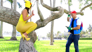 Chuốc thuốc kích dục bắt vợ yêu thằng bạn làm hầu gái trong 2 ngày