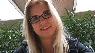 Anh trai cùng cha khác mẹ đến thăm