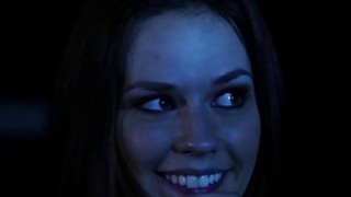 Cô giáo mẫu giáo sinh năm 2000 trong sáng mềm mại bị địt, hai chân bị nhấc lên rồi điên cuồng đưa vào chơi đùa...