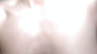 Gã chồng chán ông chồng chê, người vợ trẻ tìm đến cậu trai nhà bên để thỏa mãn