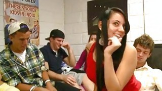 Chung nhà với cô nàng nứng thích đụ