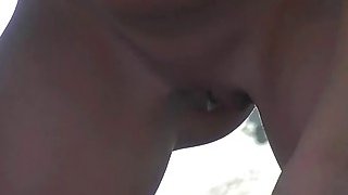 Em là con đĩ hư hỏng của anh