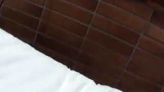 Thiếu thốn, vợ yêu lén lút với tên thợ sửa điều hòa