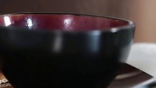 Nữ giáo viên bị ép quan hệ vì mặc đồ bơi quá mức gợi cảm