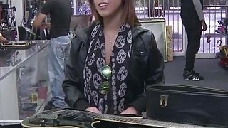 Cô giáo ở lại tăng ca bị cậu học trò cá biệt bất ngờ chụp thuốc mê