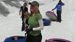 Cô Qingfengao 36 tuổi - một con điếm quyến rũ: chỉ cần đeo kính vào là cô ta biến thành một con điếm chỉ trong vài giây. Cô ấy thực sự rất gợi tình và hấp dẫn. Tôi muốn xuất tinh sau khi cô ấy hét lên hai lần. Mèo của cô ấy hồng quá!