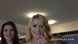 Em gái dễ thương thích được móc lồn