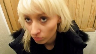 Tình cờ thấy má của bạn thân trên ứng dụng tìm phi công trẻ