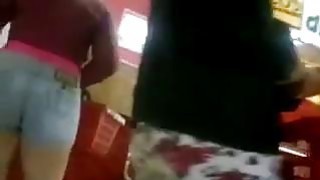 Sục cặc bằng quần lót ướt nhẹp nước lồn của dì