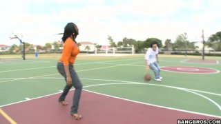 Ra mắt bộ phim thứ 2, shio satou đã cho bắn tinh ngập bím