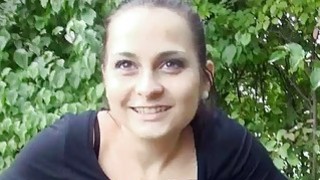 Cô gái trẻ da trắng bị treo lên và quan hệ tình dục, và âm hộ được cạo sạch là một cách chơi mới mẻ!