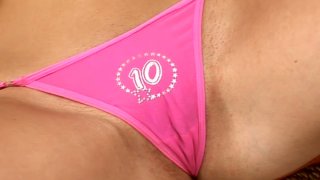 Con đĩ ngực to nghiêng M sử dụng công cụ làm đường để quan hệ tình dục với người tình và kể về trải nghiệm dâm dục của mình