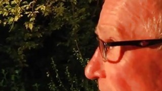 Cô con gái nứng lồn ở tuổi trưởng thành “yêu” bố già… không cùng huyết thống