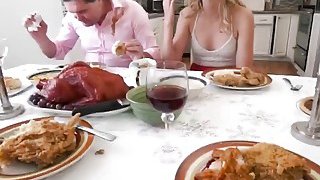 Tên bảo vệ nghèo trả bài quý cô đại gia trên siêu xe