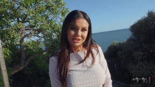 Món quà bất ngờ của mẹ kế cho cậu con trai vừa mới tốt nghiệp ra trường