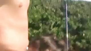 Bố dượng nắm thóp được bí mật cô con gái thường khoe dương vật nơi công cộng