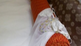 Chồng yêu đi làm Người vợ ở nhà một mình bị gã công nhân biến thái để mắt đến