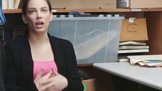 Má tái hôn, cô con gái bất hạnh bị bố dượng đâm cả lỗ trên lẫn lỗ dưới