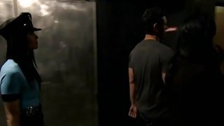 Ngày 12 tháng 7 năm 2023_Người phụ nữ trẻ bị bỏ lại