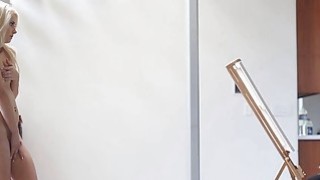 Trú mưa ở nhà cấp trên chung công ty, tôi không chịu được khi nhìn thấy bộ ngực ấy