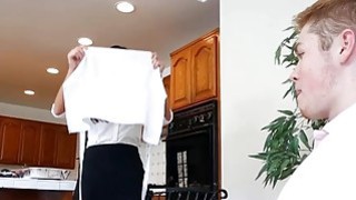 Anh trai tống tình em kế khi phát hiện em ấy chơi “les”