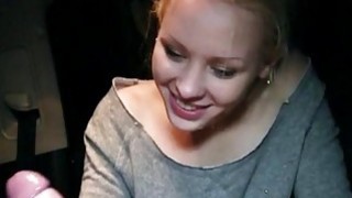 Anh chàng gầy gò đến khách sạn để quan hệ với một cô sinh viên bán thời gian tóc ngắn ~ ngậm sâu, liếm mông, rồi quan hệ với cô bé lớn của cô ấy từ phía sau...