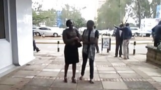 ông chồng hủy chuyến công tác trốn ở nhà tạo bất ngờ cho vợ yêu nhưng nào ngờ …