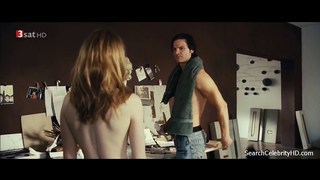 Hai người phụ nữ chán gã chồng cùng tìm trai trẻ qua mạng để thỏa mãn