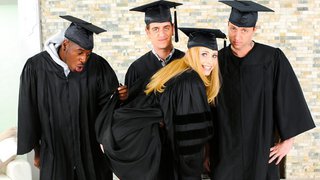 Khi cô bạn cùng là gái show hàng trên stripchat