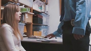 Anh xã lạnh nhạt, người vợ yếu lòng với bố chồng