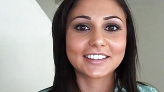 Anh xã nài nỉ Cô vợ giúp đỡ bạn thân hoàn thành cuốn tiểu thuyết người lớn