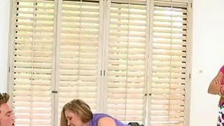 Anh thích ngắm nhìn em bị địt tập thể vợ à