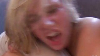 JUNY-069 Cô gái dâm đãng và đầy dục vọng với bộ ngực khủng, một cô gái 3P với bộ ngực khủng! Shida Miyazaki Takarada Miyazaki