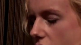 Trêu đùa bóp cặp mông to của chị kế và cái kết