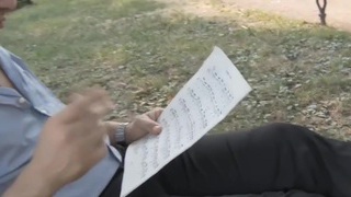 quay lén em gái đi đái