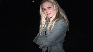 Chơi hết một hộp bcs với chị gái bạn gái quá mức dâm đãng