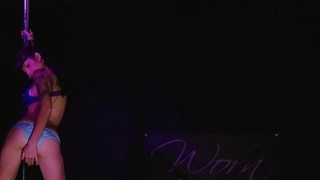 Nữ sinh gương mặt cute thổi kèn phê tận nóc