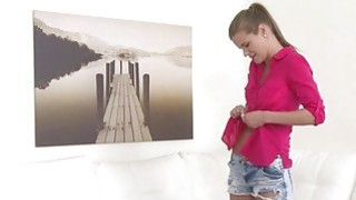 Cô gái trong sáng và xinh đẹp Ziwei rên rỉ và quyến rũ để được trả tiền cho một chương trình