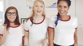 Nữ sinh trong sáng bị dụ dỗ và quan hệ mạnh bạo