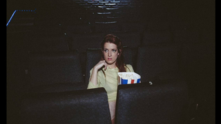 Cô đầu bếp trong nhà máy rất ngon