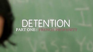 Khách sạn mở cửa với vẻ đẹp trong sáng của trường học cùng đôi tất đen, vẻ mặt e thẹn và bộ lông mu mềm mại...