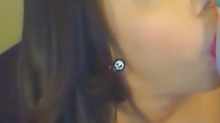 Nữ hoàng là một phụ nữ trẻ đói khát và giàu có với bộ ngực lớn. Cô ấy được mọi người yêu mến. Trái tim hoa của cô ấy tràn ngập tình yêu. Cô ấy đào sâu vào âm hộ bằng ngón tay, bắn chất dịch âm đạo vào tay. Cô ấy xoa bộ ngực lớn của mình và trông rất gợi cảm. Bạn có muốn uống dịch âm đạo không?