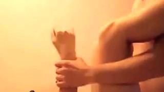 Lần đầu du lịch gái điếm thì lại gặp ngay cô bạn thân thuở nhỏ