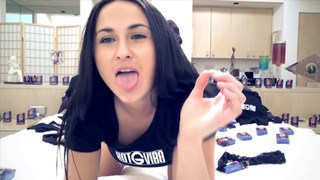 Em gái dùng cu giả lâu ngày chán tìm đến anh rể